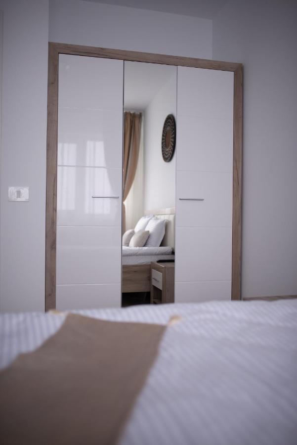 Apartament Denissia Oradea Luaran gambar